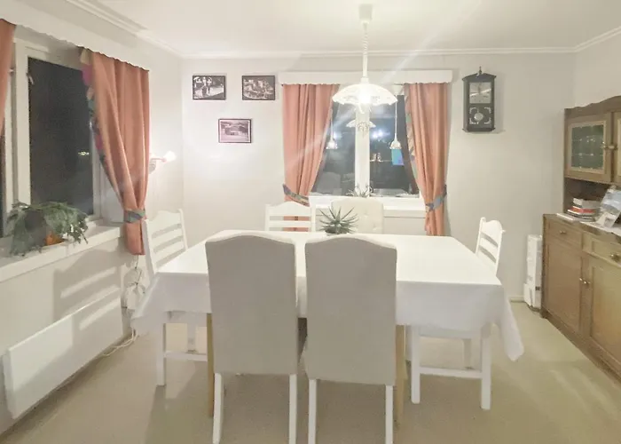 Hébergement de vacances 8 Person In *